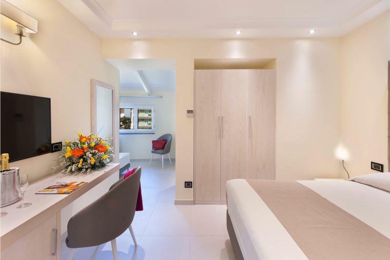 Palazzo Tritone & Abagnale Bed & Breakfast Sorrento Exterior foto
